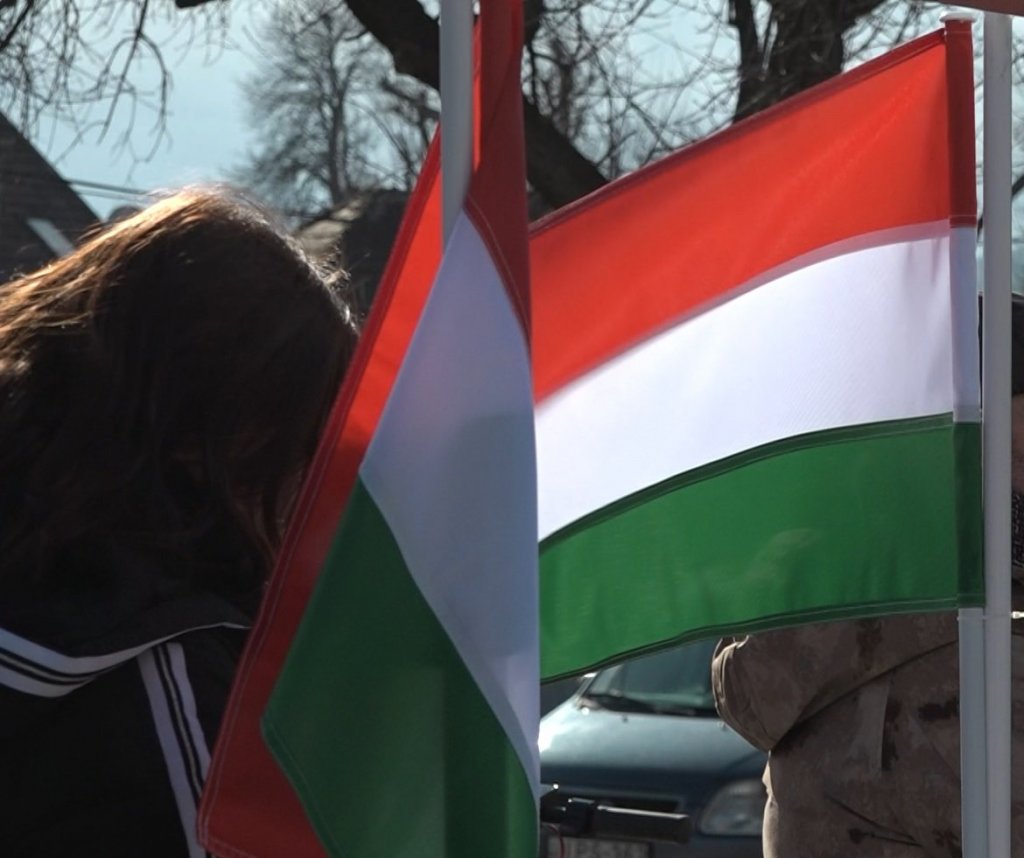 Menczer Tamás és Bujdosó Andrea Anna gyűjtötték össze a szükséges aláírásokat Budakalász választókerületében