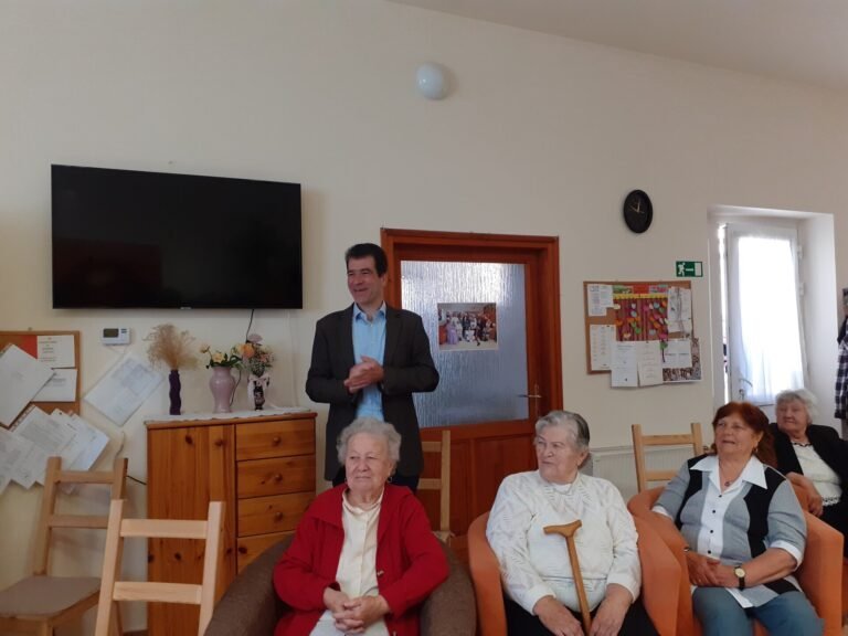 Megemlékeztek az anyákról a Kalászi Idősek Klubjában is