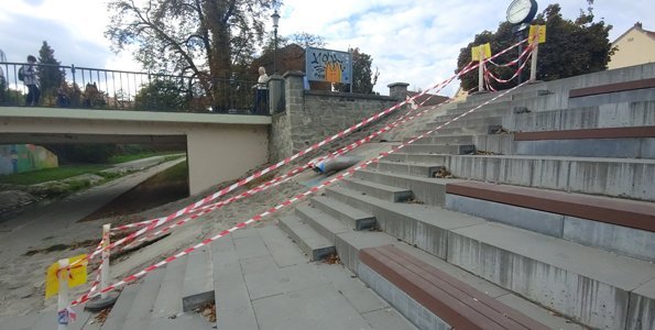 Tartós, árvízálló megoldás készül az Apor-hídi lépcsőknél