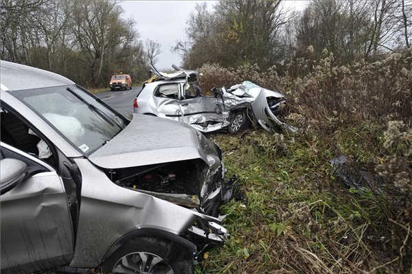 Többen megsérültek egy balesetben Csobánka közelében