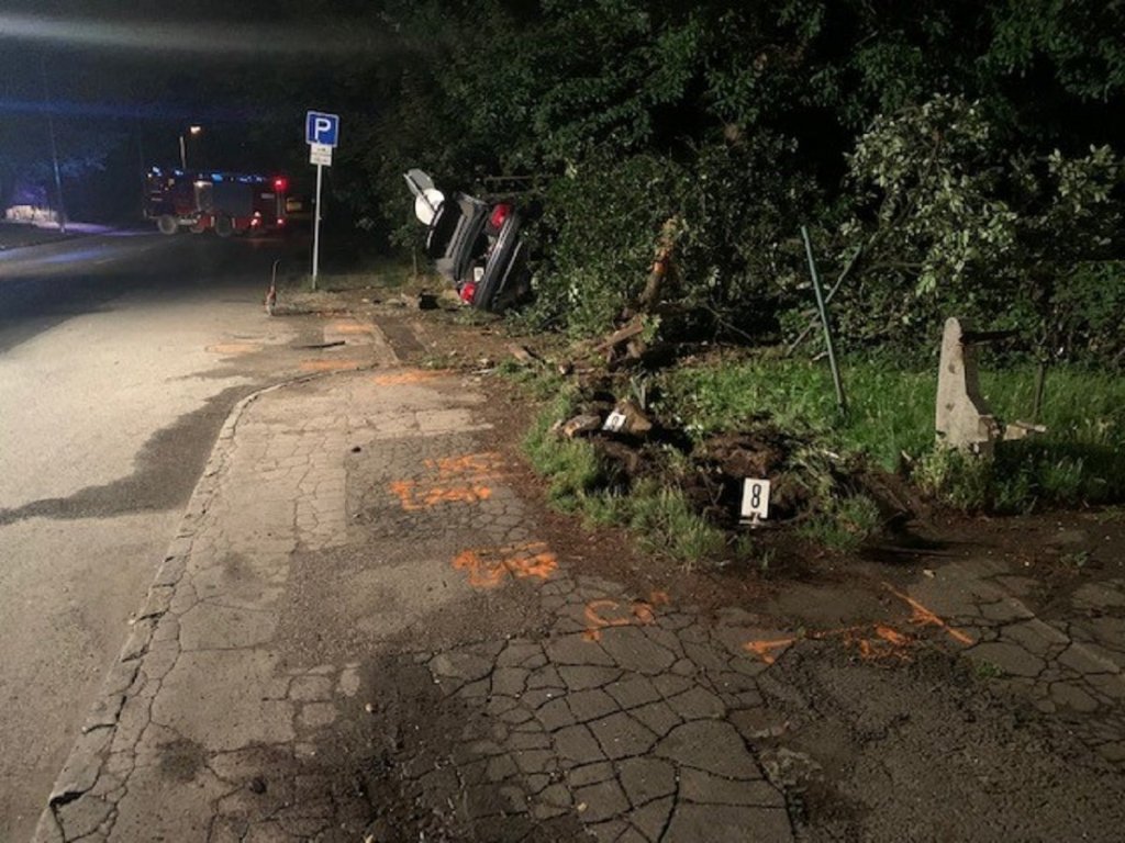 A drog- és alkoholtesztje is pozitív lett a szombati leányfalui baleset söfőrjének