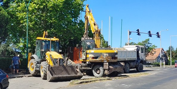 Megkezdődött az Áprily Lajos téri használaton kívüli benzinkút bontása
