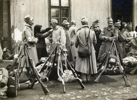 Fronton innen, fronton túl