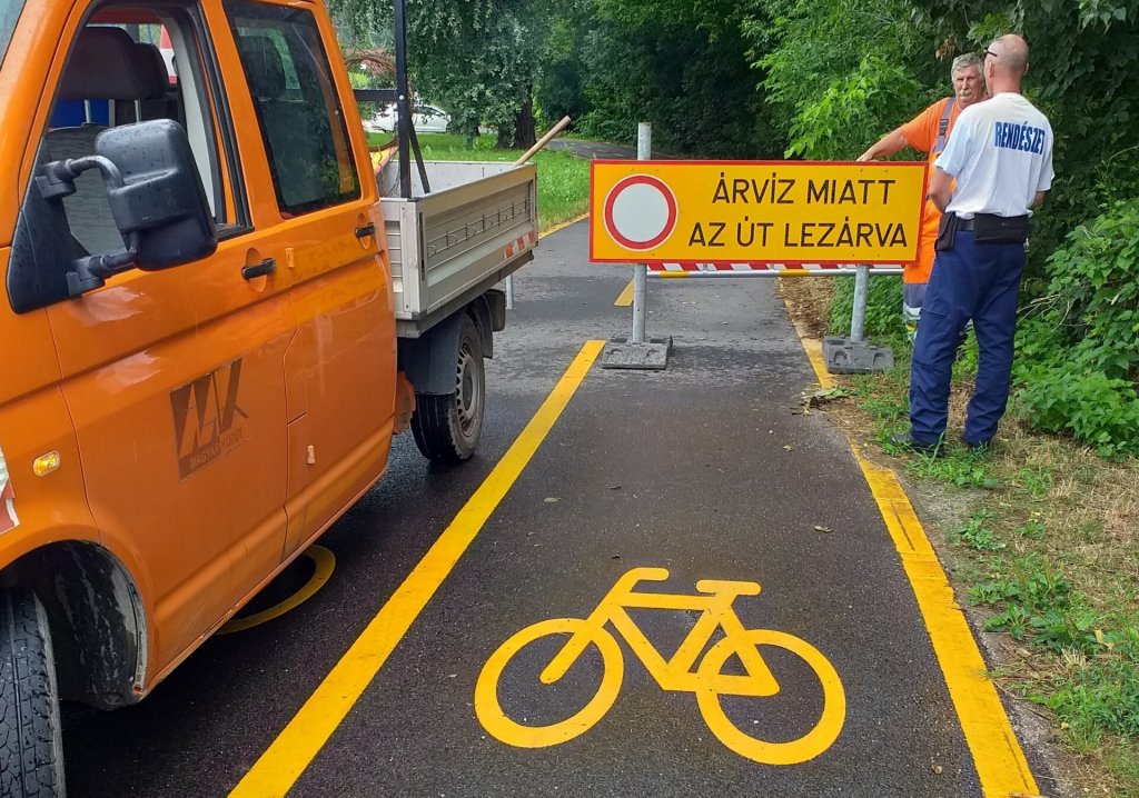 Lezárták a bicikliutat a Duna-parton