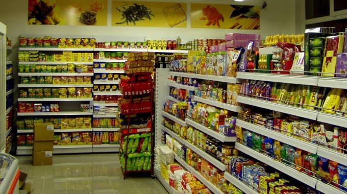 A boltokat is ellenőrzik a Szentendrei Rendészet munkatársai