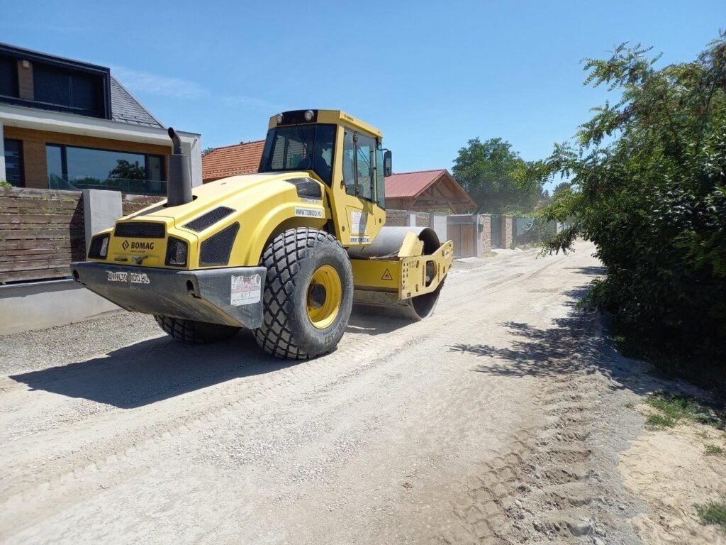 Budakalász számos részén útjavítások és karbantartások