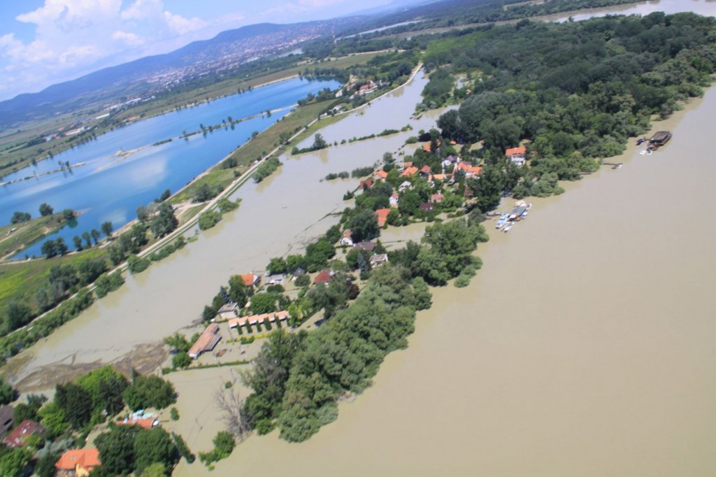 Zsilip épül a Barát-patak torkolatánál 