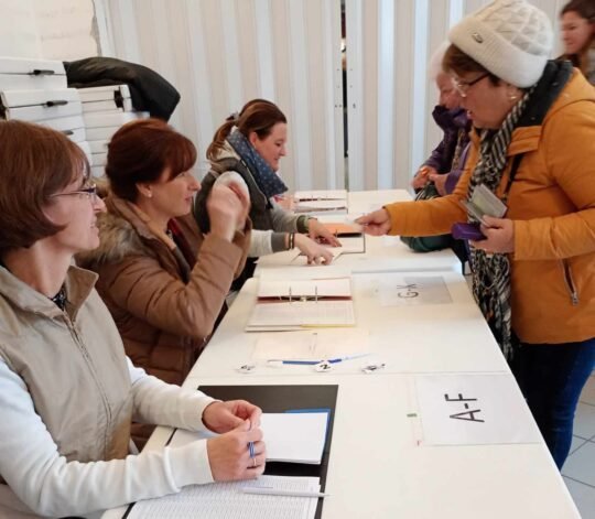 Karácsonyi adománycsomagok átadása