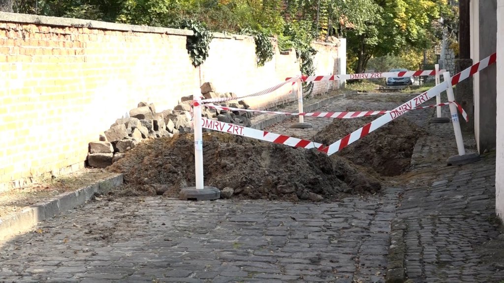 Csőtörés volt a Kálvária téren 