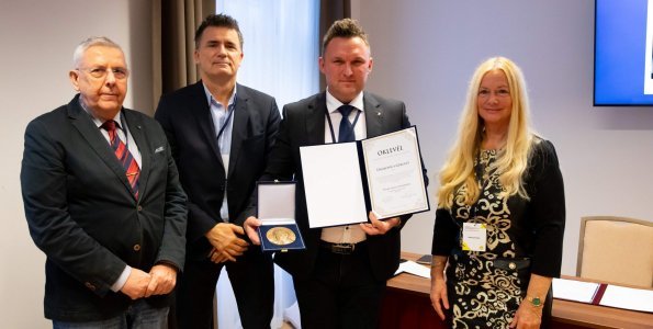 Az obezitológia legmagasabb elismerését idén Dankovics Gergely, a MÁESZ Népegészségügyi Program vezetője vehette át