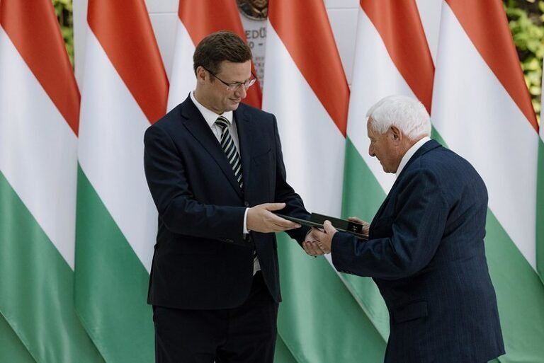 Deutsch József Magyar Arany Érdemkeresztben részesült