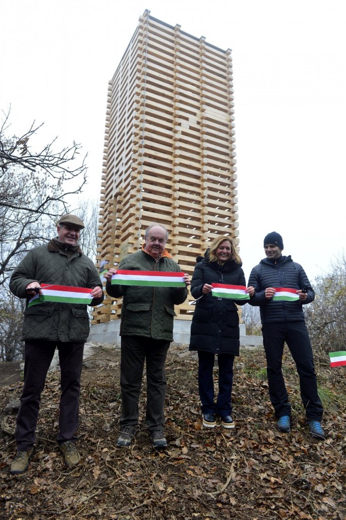 Felavatták a szentendrei Bölcső-hegyi kilátót