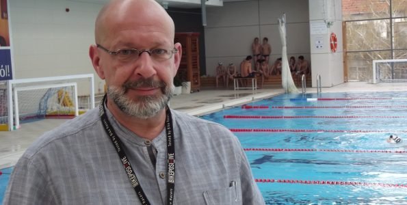 Leváltották Drégely Miklóst, a V8 Uszoda vezetőjét