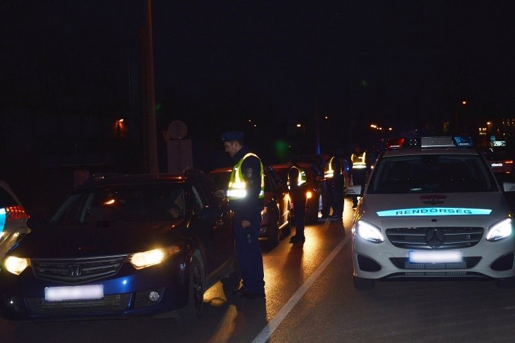 FINN MÓDSZERES ELLENŐRZÉST TARTOTTAK A SZENTENDREI RENDŐRÖK 