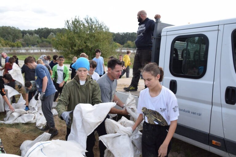 Önkéntesek segítségével elbontottuk a nyúlgátat