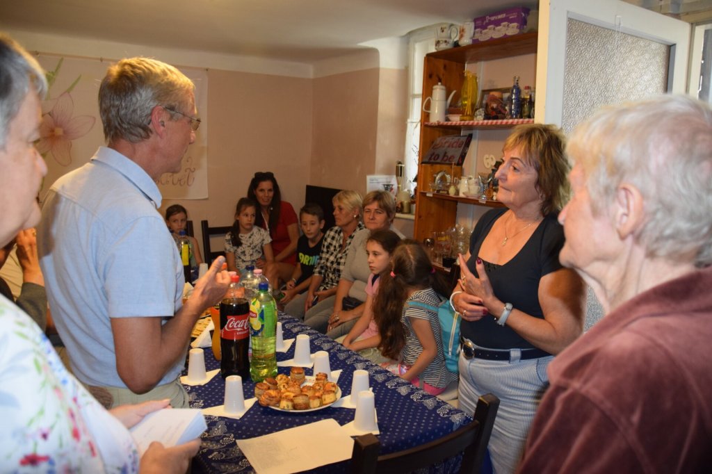 A Viola Egyesület 90.000 forintos támogatást nyújtott 18 rászoruló diáknak