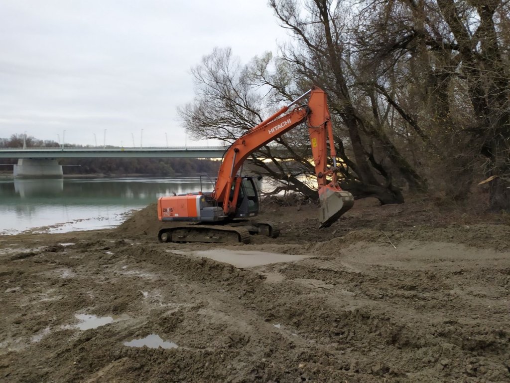 Egyeztetés a Duna-partról a Nemzeti Park és a Vízügyi Igazgatóság szakembereivel