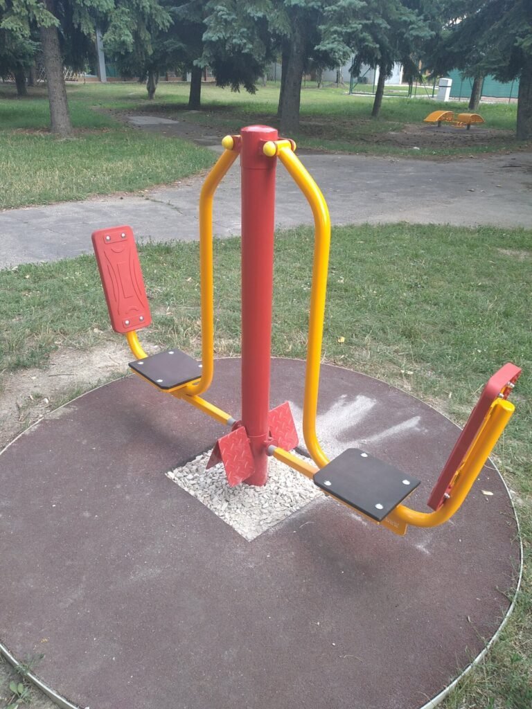 Felújították az Omszk parkban található fitnesz parkot 