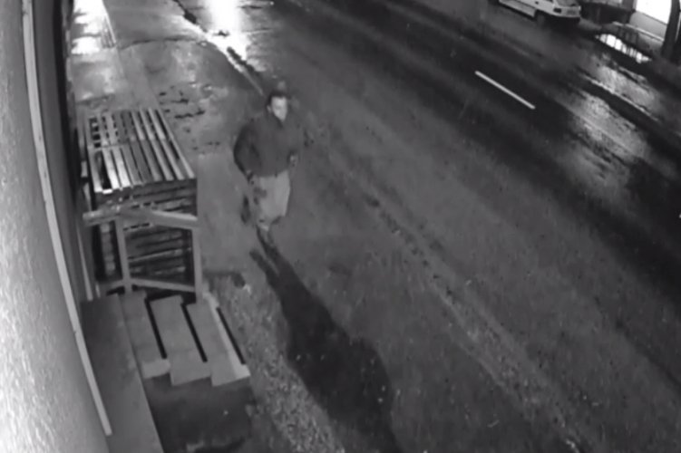 Testi sértés miatt keresik!