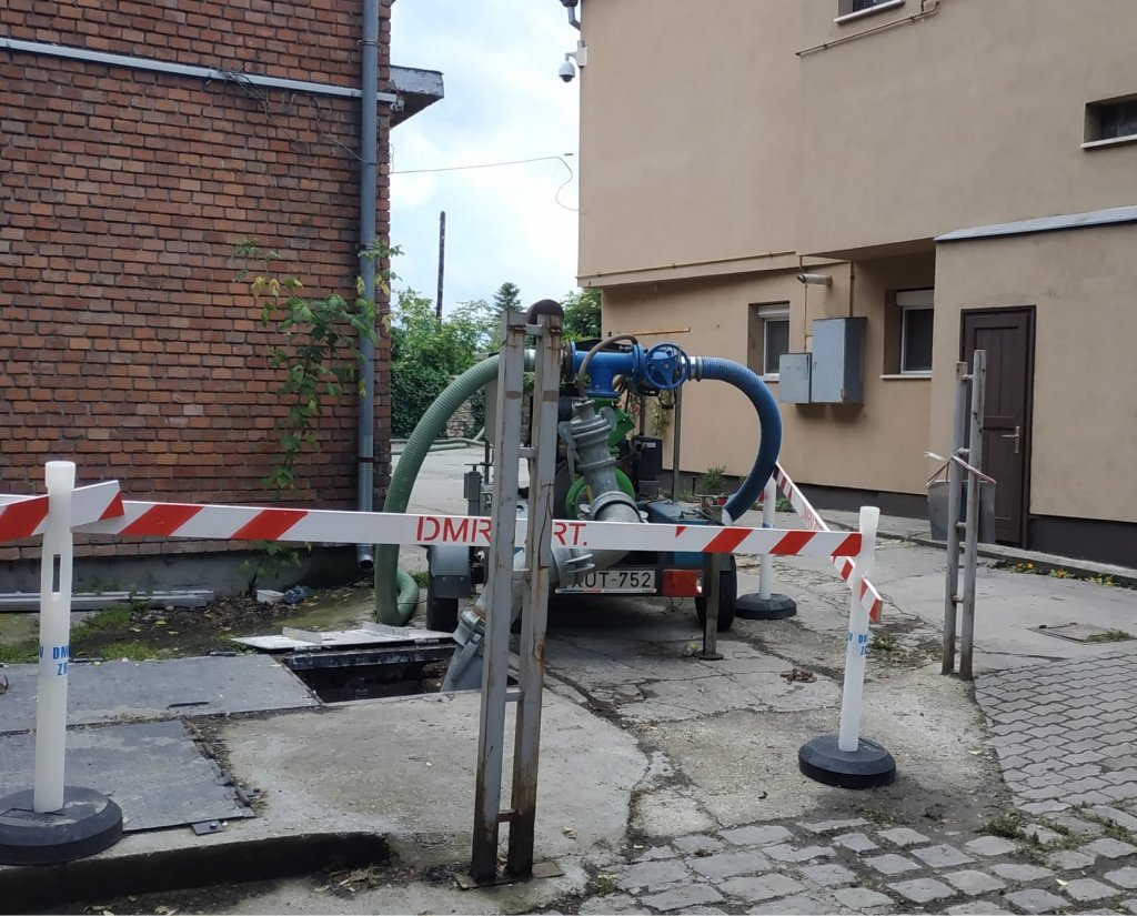 Fedővédelmet épít ki a DMRV ZRt. a Kert utcai szennyvíz-átemelőnél