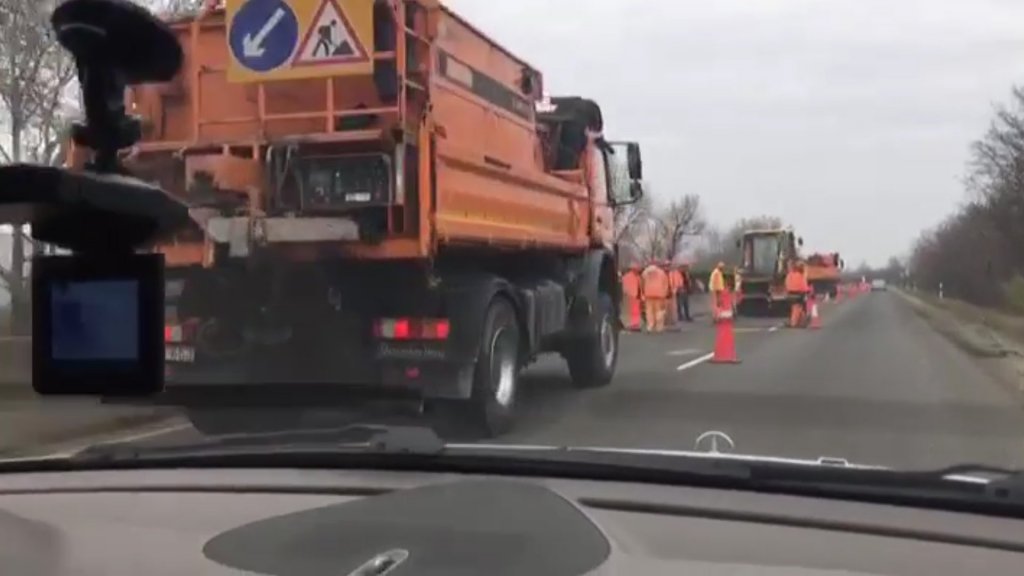 Javítási munkák a 11-es úton