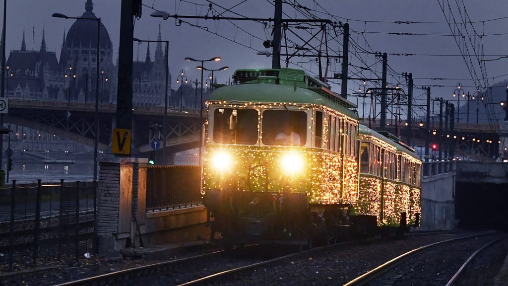 FényHÉV szállítja az ünnepi hangulatot december első hetében