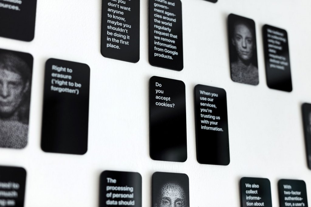 Felugró ablak címmel nyílik kiállítás a digitális világról és hatásairól