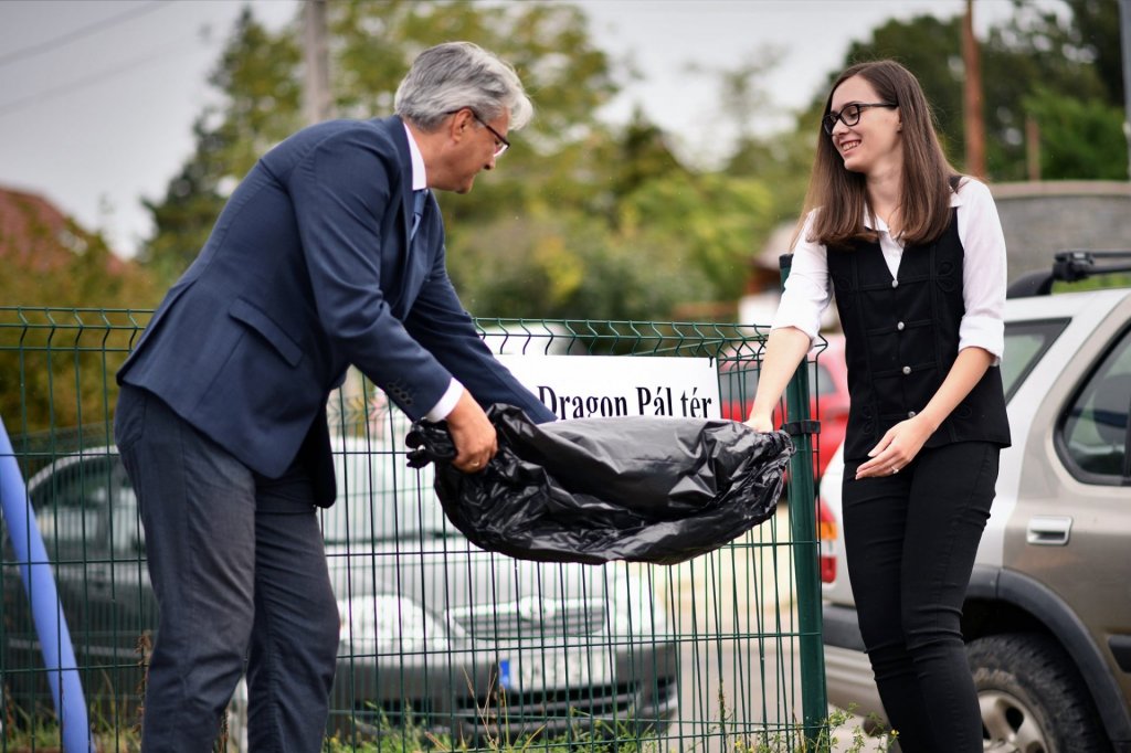 Felavatták a Dr. Dragon Pál teret