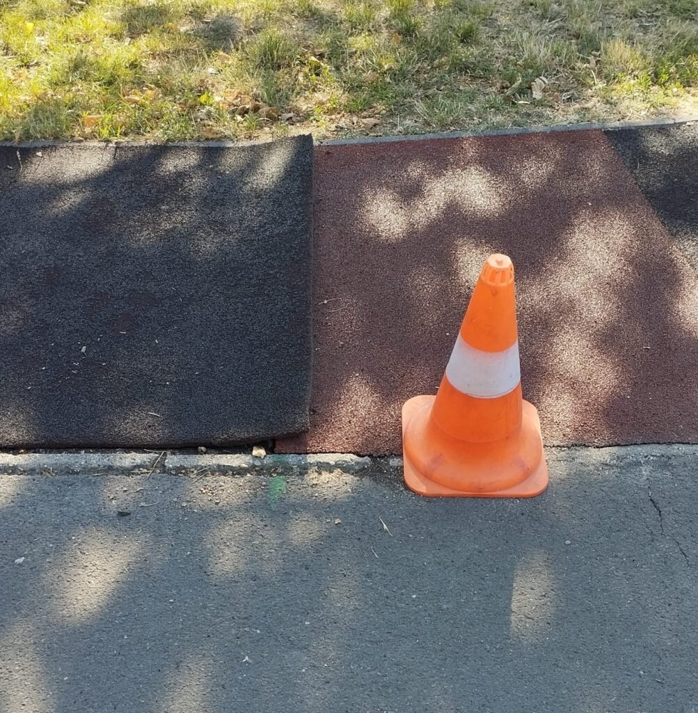 Budakalászon ideiglenes bójával elkerítették a futópálya egyik szakaszát 