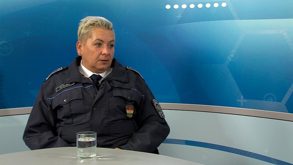 Az őszi-téli átállásra hívja fel az autósok figyelmét Gulyás Anita rendőr alezredes