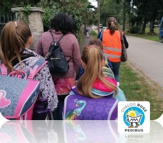 Október 16-án megszervezik az első Gyalogbuszos Találkozót a Faluházban