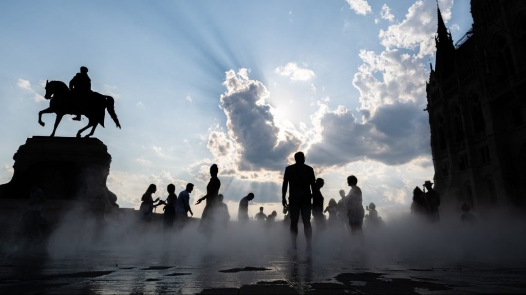  Meghosszabbítják a harmadfokú hőségriasztást