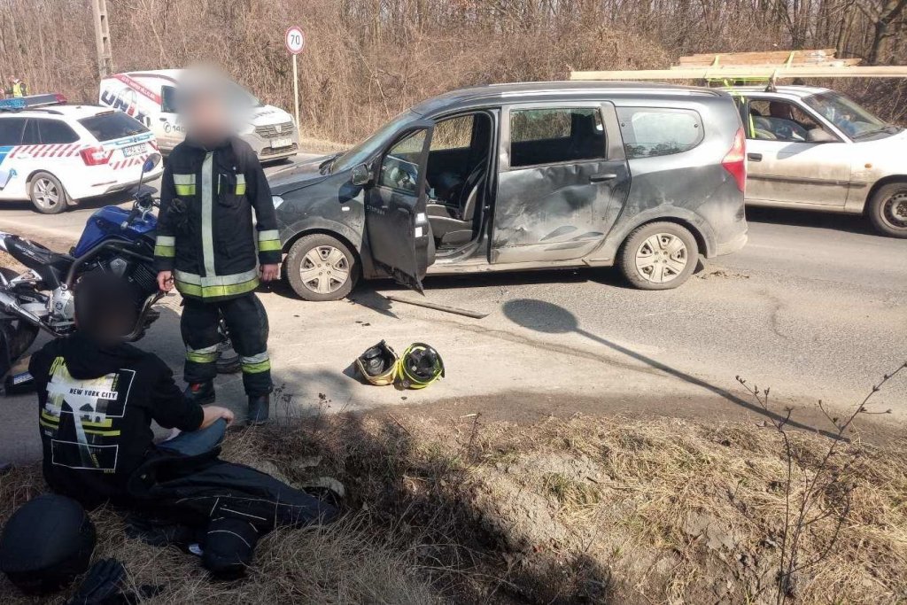 Motor és személygépkocsi ütközött pénteken