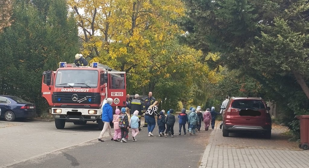 Gyors beavatkozással hárították el a balesetveszélyt a Szalonka utcai óvodánál