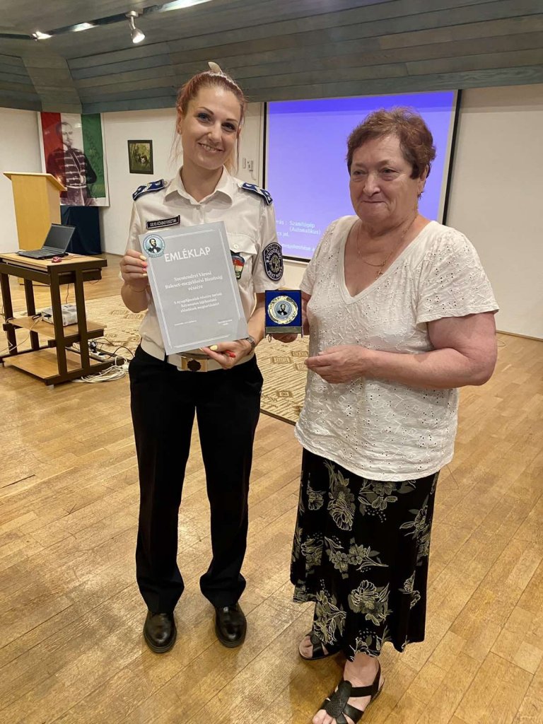 Szépkorúak között 