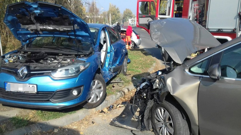 Baleset- Tűzoltók mentették ki a sérültet