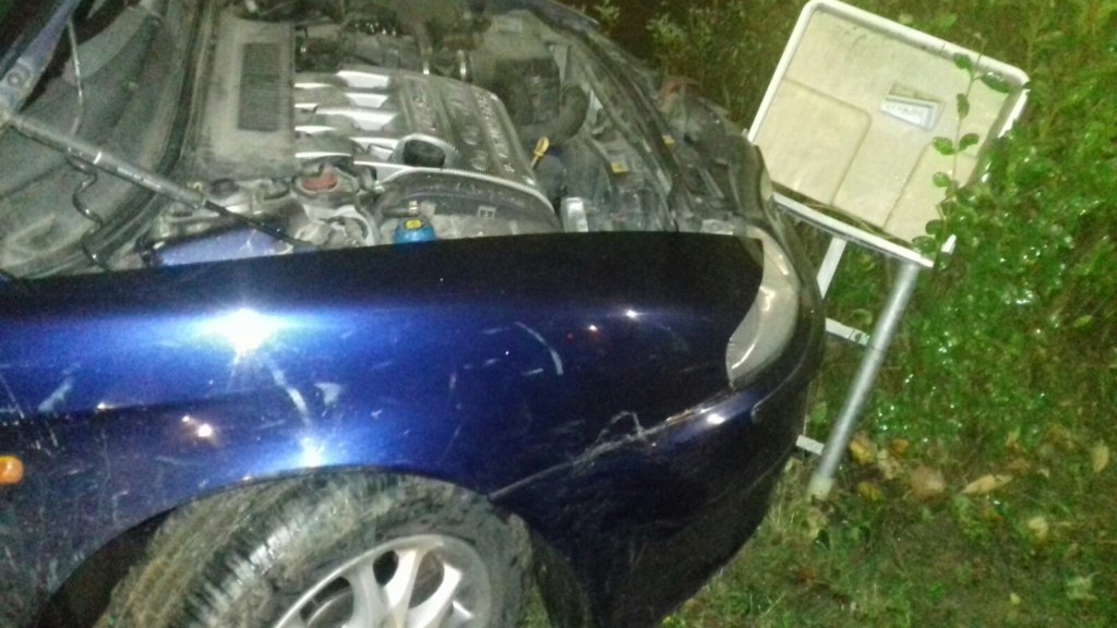 Lesodródott az útról, gázcsonknak ütközött