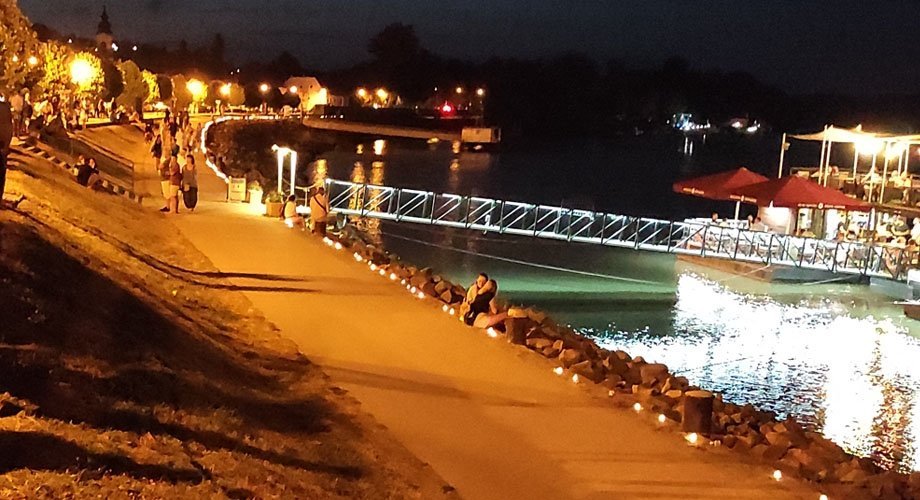 Ivan Dan éjszakáján ezernyi mécses lángja díszítette Szentendre belvárosát