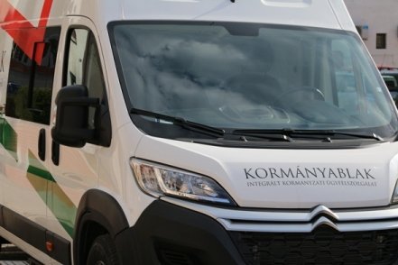 Egy éves a Pest megyei mobil kormányablakbusz