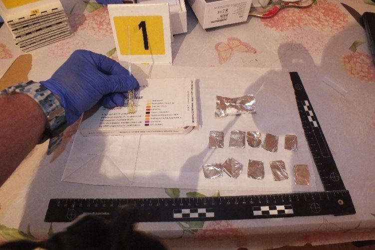 Vádat emeltek két román drogkereskedő ellen