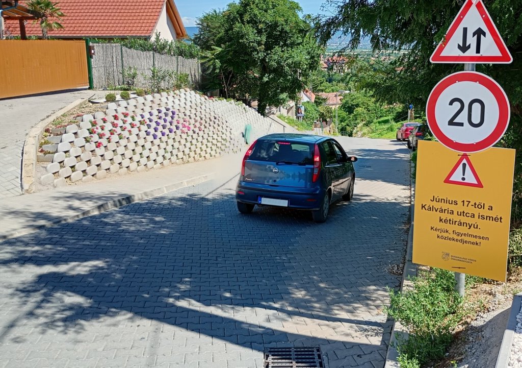 Hétfő reggeltől ismét két kétirányú a Kálvária utca forgalma