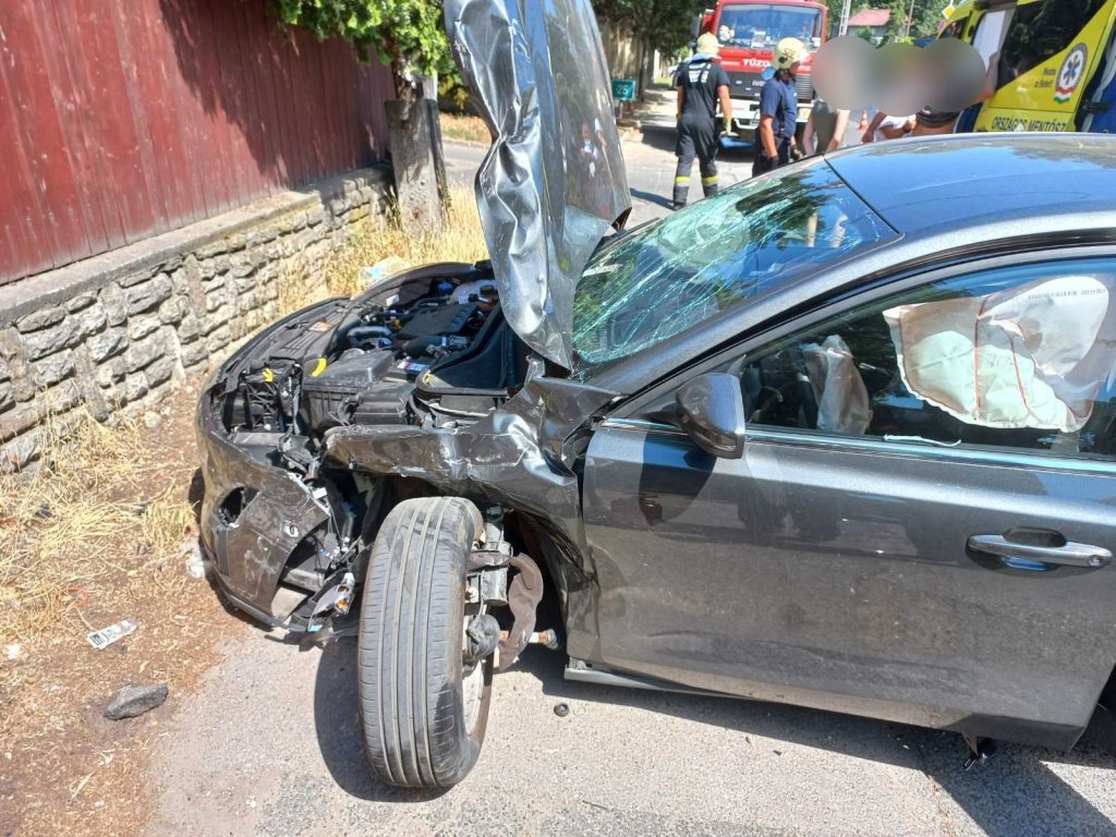 Két autó karambolozott vasárnap Leányfalun