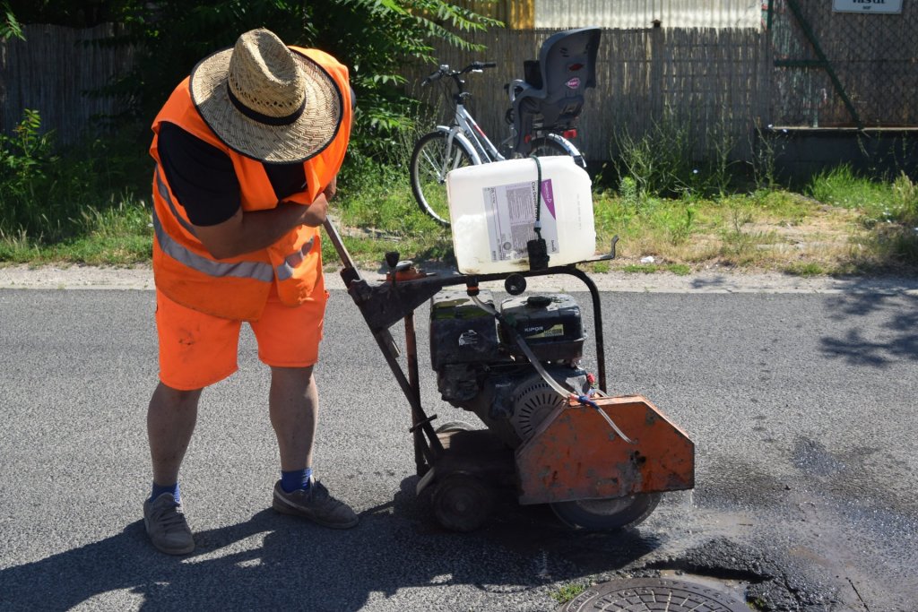 Kátyúzzák az önkormányzati utakat!