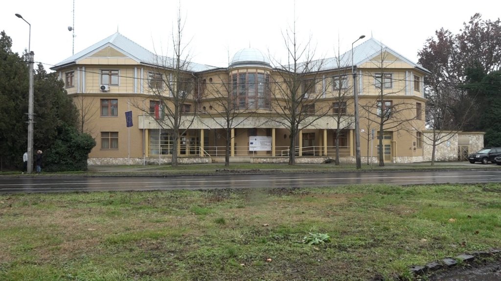 Álnéven ismerkedett meg egy kiskorú lánnyal és meztelen fényképeket kért tőle 