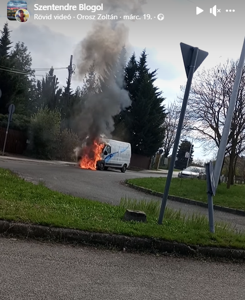 Kigyulladt egy kisteherautó a Hold utcában tegnap