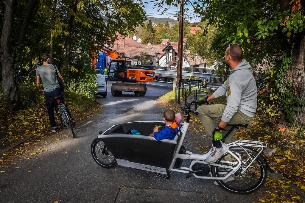 Befejezéséhez közeledik a városrészeket összekötő kerékpárút kivitelezése