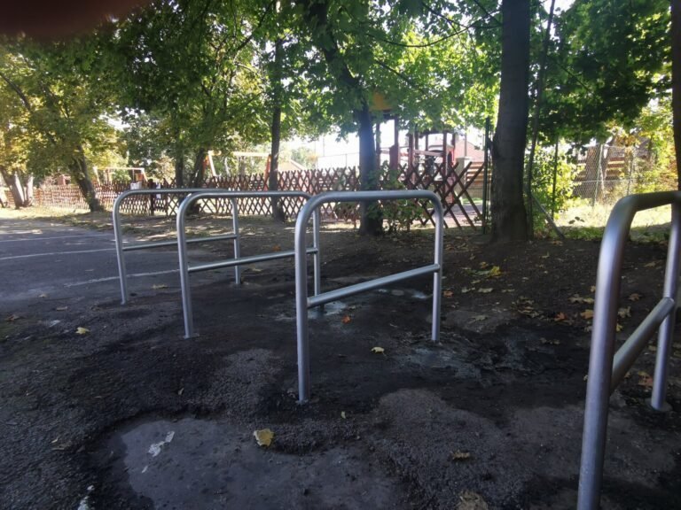 Megduplázódik a bringatárolóhelyek száma a Faluház udvarán