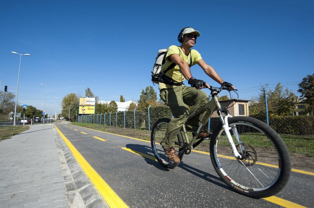 Négymilliárdos pályázat Pest megyei kerékpárutak építésére