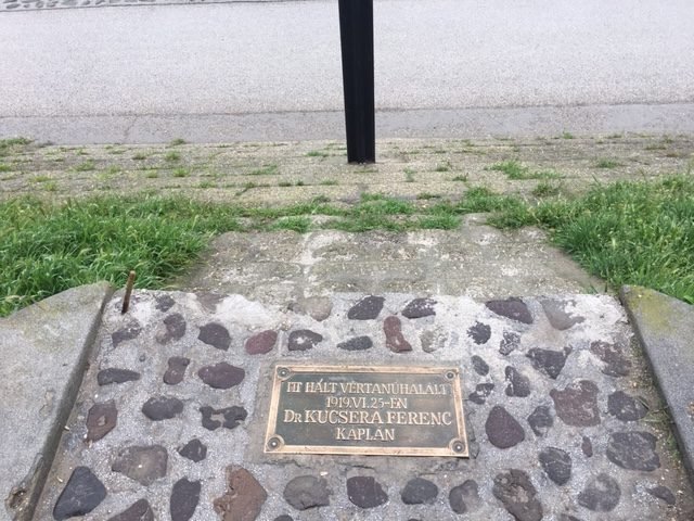 Megrongálták a felújított Kucsera emlékkeresztet