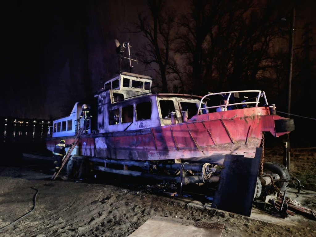 Tűz keletkezett egy felújítás alatt lévő kompban